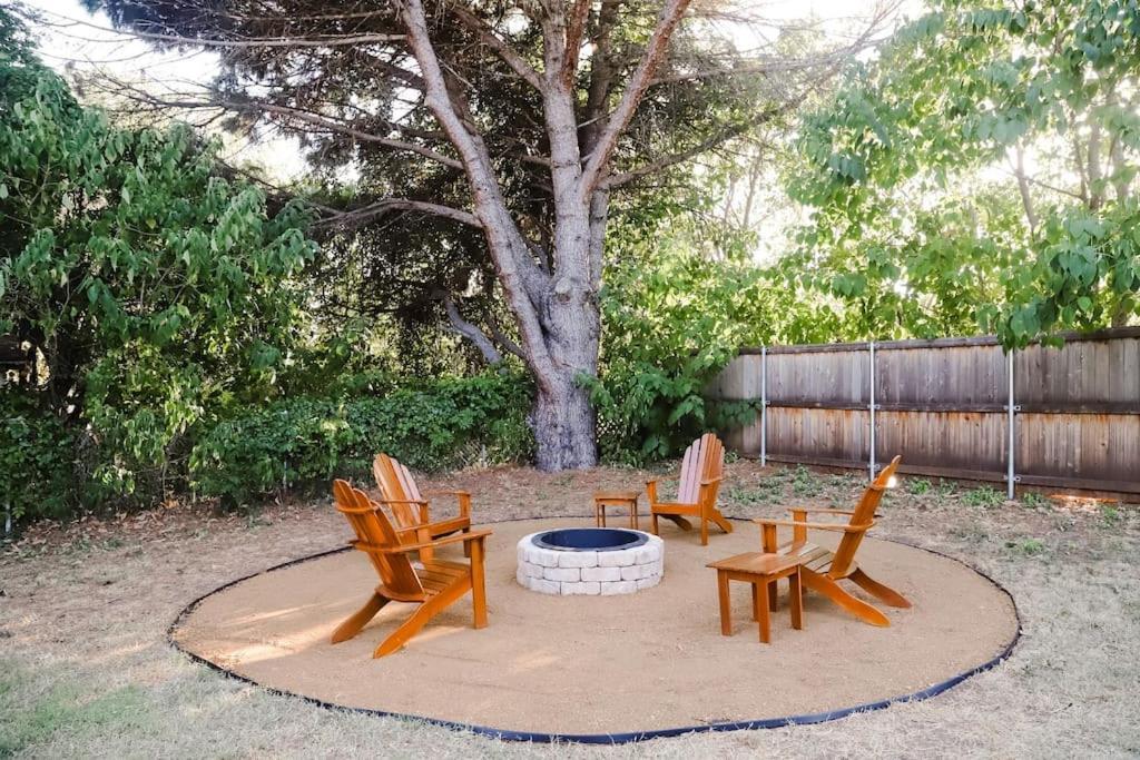 The Little Getaway-Sleeps 4, Firepit, Pet Friendly Villa Pottsboro Exterior photo